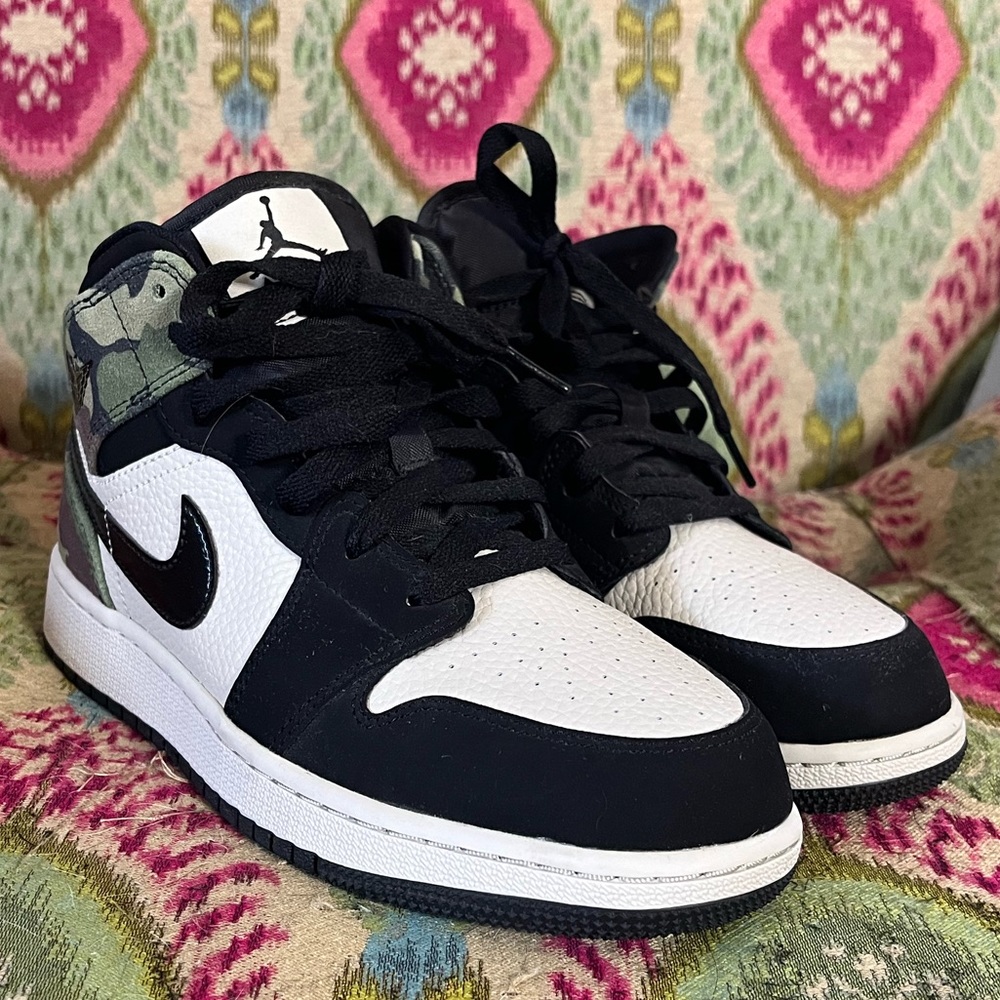 Nike Air Jordan 1 Mid SE GS ‘Camo’ Shoes Size 5.5Y Women’s 7 CW5550-001